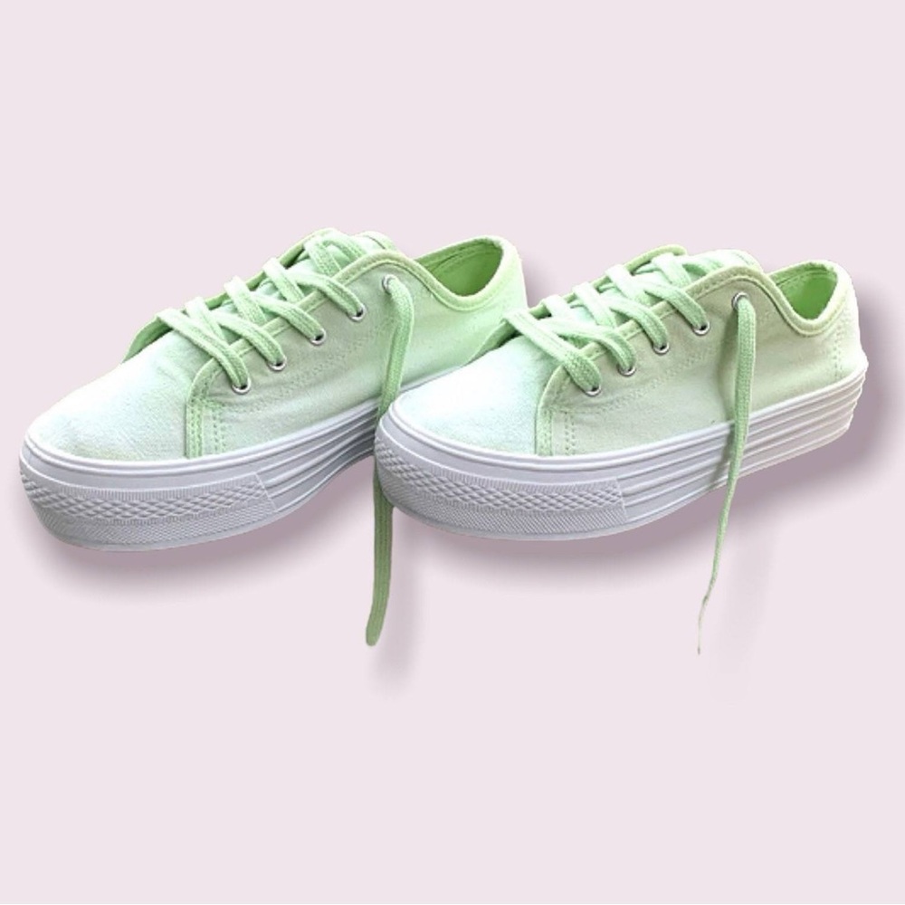 Retro Sneakers Women’s Canvas Platform Shoes 1990’s